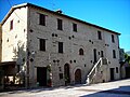 Una casa all'interno delle mura