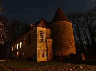 Vue du château de la Romagne de nuit