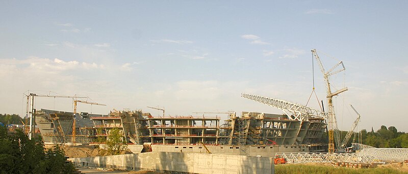 http://upload.wikimedia.org/wikipedia/commons/thumb/d/d2/Construction_of_Donbass_Arena_Stadium_1.jpg/800px-Construction_of_Donbass_Arena_Stadium_1.jpg