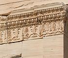 Фриз с чередующимися пальметтами и антемиями. Выше: два ряда ионических киматиев. Эрехтейон Афинского Акрополя (421—406 гг. до н. э.).
