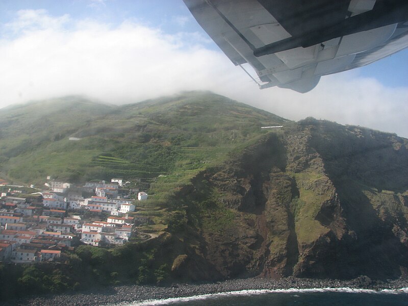 Imagem:East coast of Corvo Azores.JPG