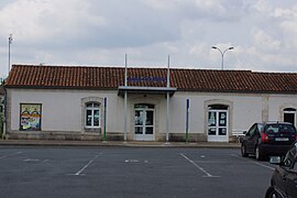 Gare routière sur la place de la gare SNCF.