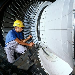 Turbina a gas in fase di montaggio