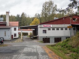 Yhtiön tehdas Mikkelin Kuomiokoskella.