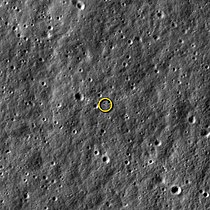 LRO காட்சிகள் LADEE, 9 km (5.6 mi) தொலைவில்