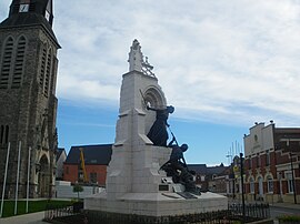 Церковь, военный мемориал и ратуша La Couture