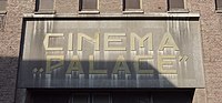 Idem, detail van de naam Cinema "Palace" met aanhalingstekens