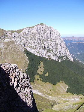 Южные склоны горы Монте Бове — части горного хребта Монти Сибиллини.