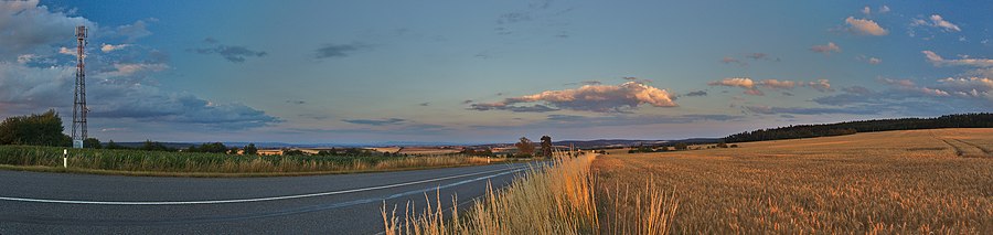 Panorama vido kaptanta ankaŭ BTS ĉe Holubice