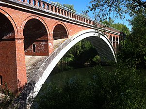 Le pont Antoinette (dit « pont de l'Aiguillou ») sur l'Agout à Sémalens.