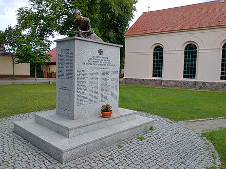 Zrekonstruowany pomnik wojenny