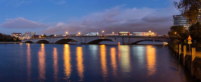 A view from the Putney Boat Sheds. Putney Bridge at Dusk, London, UK - Diliff.jpg