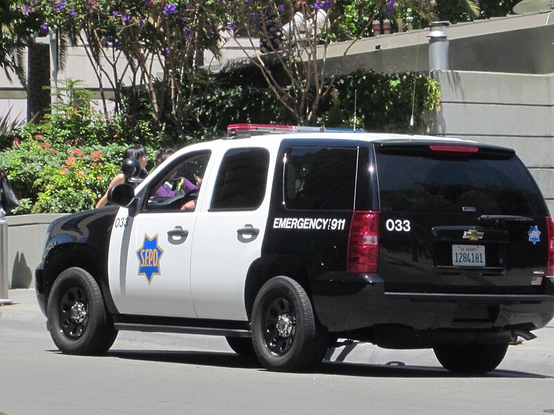 File:SFPD Chevrolet SUV on Powell St.JPG