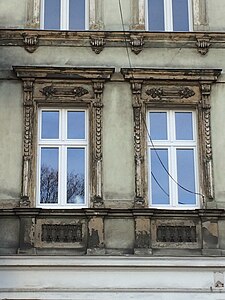Decorated chambranles of the windows