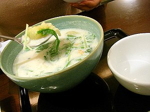 English: Chinese soy milk soup with wonton.