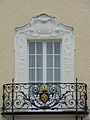 Balkon mit Wappen derer von Moy de Sons