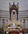 Ciborium surplombant le maître-autel de la basilique de Tours