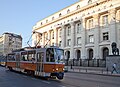 Straßenbahnen auf dem Boulevard Witoscha vor dem Justizpalast