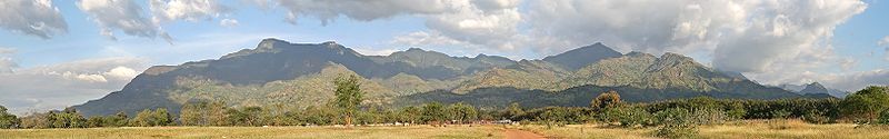 'n Panoramiese uitsig van die Uluguru-bergreeks in Tanzanië.