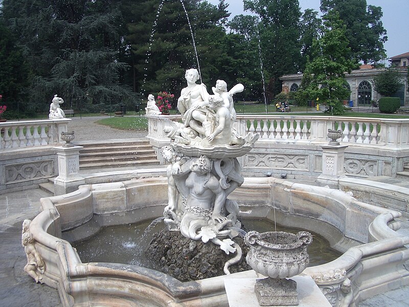File:Villa Litta Lainate Fontana Galatea.JPG