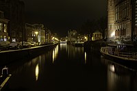 Abrug bij nacht