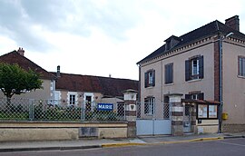 The town hall in Champlay