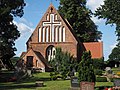 Kirche mit Glockenstuhl, Friedhof, Soldatengrab und Kriegerdenkmal 1914/18