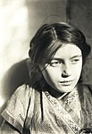 Lina Franziska Fehrmann (etwa 9 Jahre) auf einer Fotografie von Ernst Ludwig Kirchner (1910)