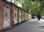 Det armeniska alfabetet i projektet "Eternal alphabet" på utsidan av residensets mur, på ]Mashtotsavenyn