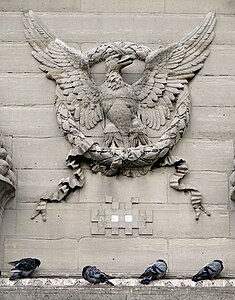 Aquila imperiale sulla Fontaine du Palmier