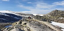 Bildet viser naturen der turisthytta Gjegnabu ligg. Det er nær 1200 meter over havet og hytta har god utsikt.