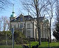 Sauerbruch-Villa und Remise mit Einfriedung und Villengarten mit künstlicher „Grotte“