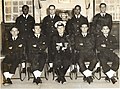 אלמוג קבוצת מסיימי קורס קציני תותחנות בבסיס HMS Excellence פורטסמות' 1965.