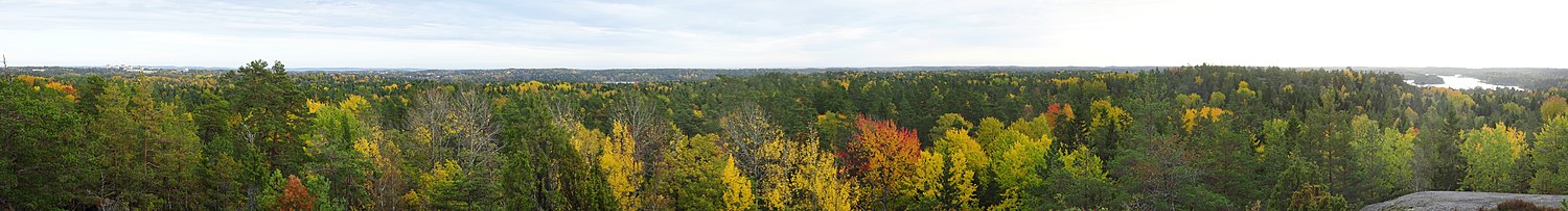 Vy från Vinsberget mot öst, syd och väst, oktober 2017.