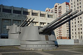 Башенные установки МК-3-180 на мемориале крейсеру «Киров»