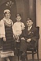 An immigrant family from the village of Banitsa (today's Vevi, Florina region) wearing MPO hats, c. 1930