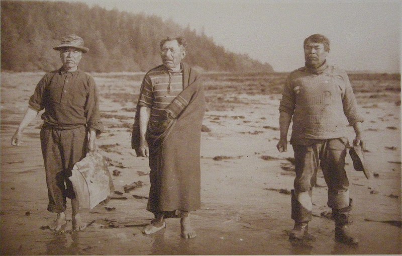 File:Makah Indian Whalers 1910.jpg