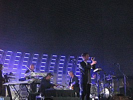 Massive Attack během koncertu v roce 2007