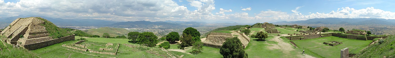 Monte Albán panorámaképe az északi magaslatról