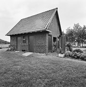 Toiletgebouwtje behorend bij het station Tjugchem-Meedhuizen