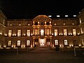 Palais du Luxembourg : vue de la cour intérieure de nuit.