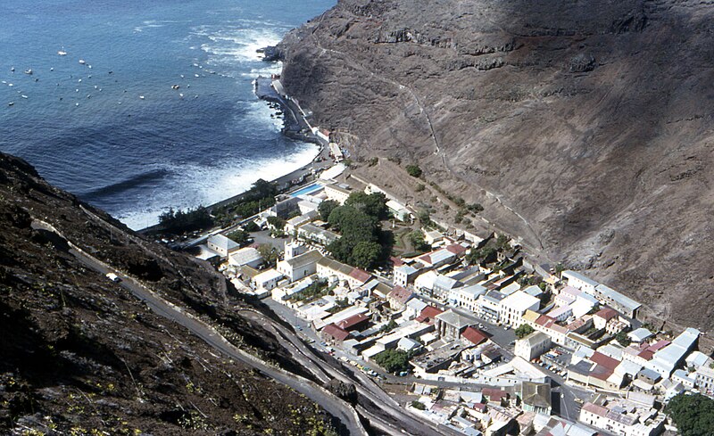 Ficheiro:St-Helena-Jamestown-from-above.jpg