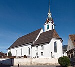 Kirchenbezirk mit Pfarrkirche St. Jakob, Beinhaus und Kirchenbogen