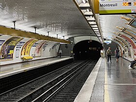 Vu de la station en direction de Montreuil