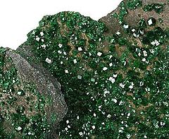 Uvarovite-tuc09103c.jpg