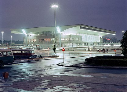 ポーランドのワルシャワ中央駅（Arseniusz Romanowicz（1975））