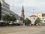 De Bahnhofstrasse met kerk (Friedenskirche)