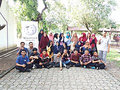 Group photo of WikiLatih participants at Sebelas Maret University