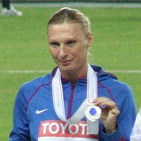 Weltmeisterin wurde die Weltrekordinhaberin Julija Petschonkina, 2001 Vizeweltmeisterin und 2003 WM-Dritte