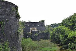 Главные ворота форта Ахмеднагар.jpg